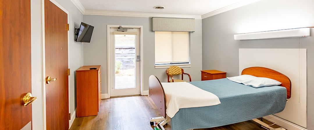 edisto post acute single room with bed and dresser